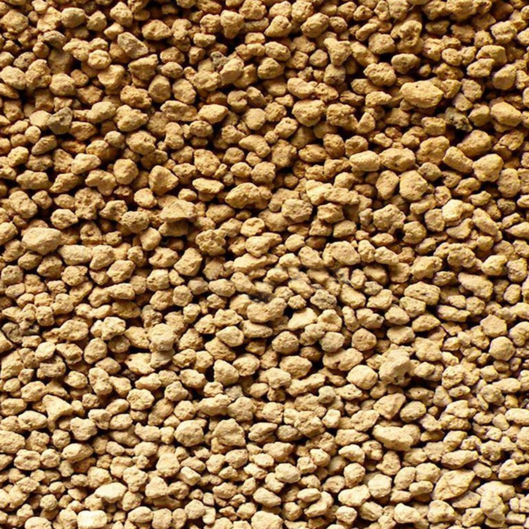 A close up look at small grain akadama.